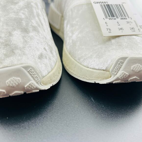 Adidas NMD_R1 Women’s Size 7.5 GW5681 White Silver Metallic Velvet Upper Boost - Picture 3 of 8